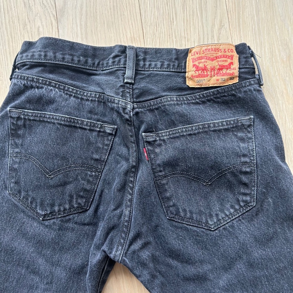 Levi's 501 Original Fit Jeans Mens 32x32 Black Straight Leg Button Fly Denim - Picture 5 of 11